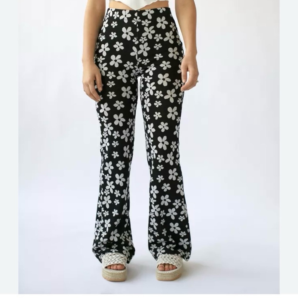 Urban Outfitters Bryn Pull-On Flare Pant Size Small
